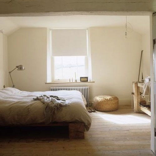 Rustieke slaapkamer met houten meubels