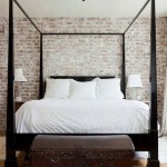 Bakstenen muur in de slaapkamer