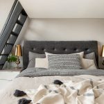 Een mezzanine werkplek in slaapkamer