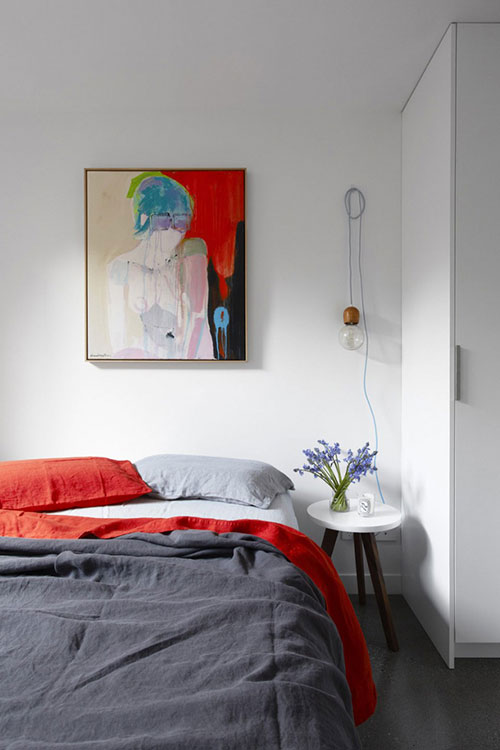 Betonnen vloer in moderne slaapkamer Betonnen vloer in moderne slaapkamer