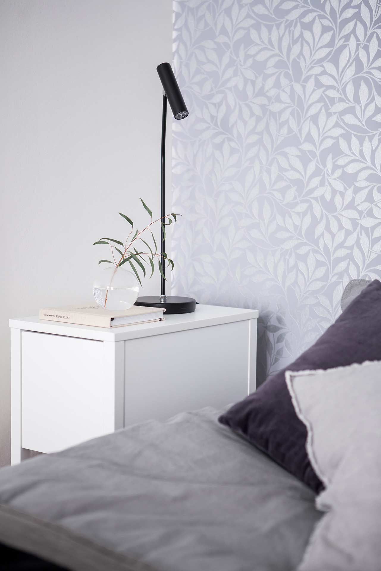 bloemetjes-behang-open-slaapkamer bloemetjes-behang-open-slaapkamer