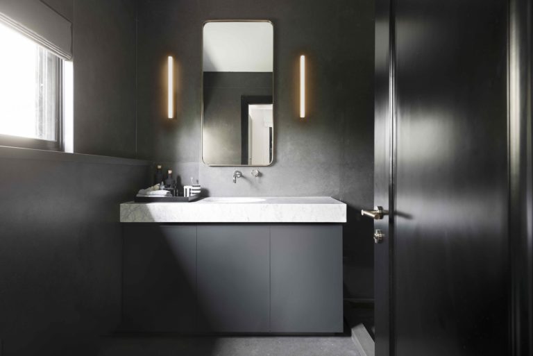 Chique slaapkamer met grote inbouwkasten Chique slaapkamer met grote inbouwkasten