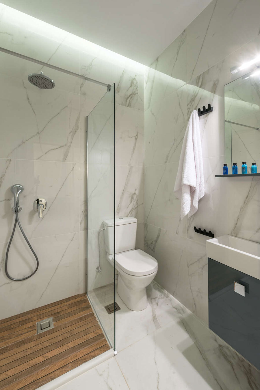 De eigenaar van deze slaapkamer wilde een luxe hotelsfeer creëren De eigenaar van deze slaapkamer wilde een luxe hotelsfeer creëren