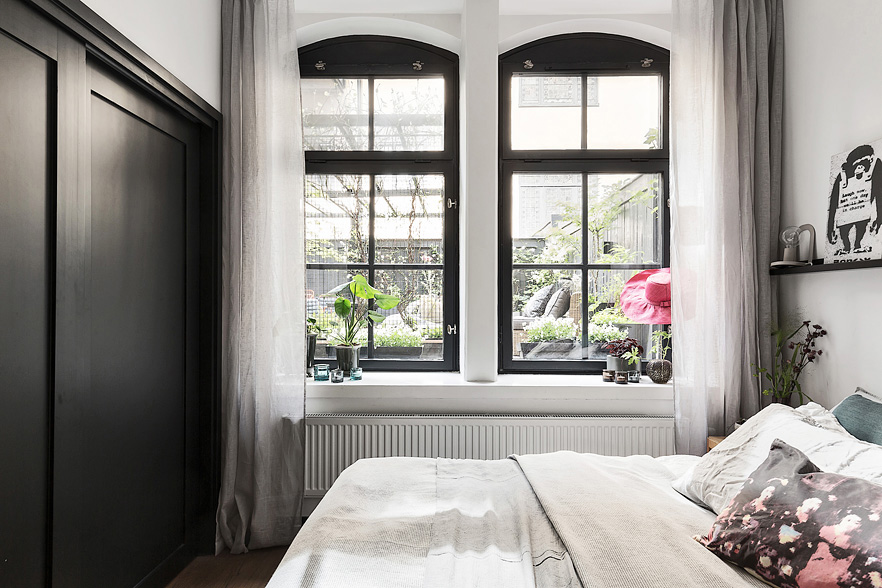 De masterbedroom van een voormalige fabriek in Stockholm De masterbedroom van een voormalige fabriek in Stockholm