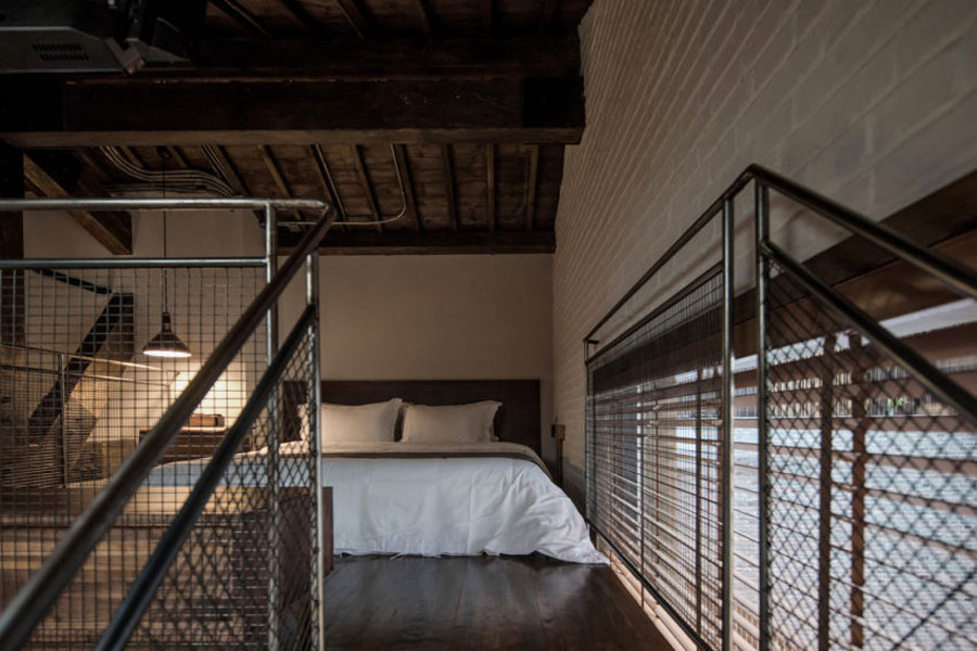 De rustiek stoere slaapkamers van het YU hotel in Shanghai De rustiek stoere slaapkamers van het YU hotel in Shanghai