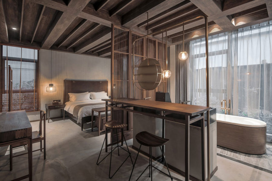De rustiek stoere slaapkamers van het YU hotel in Shanghai De rustiek stoere slaapkamers van het YU hotel in Shanghai