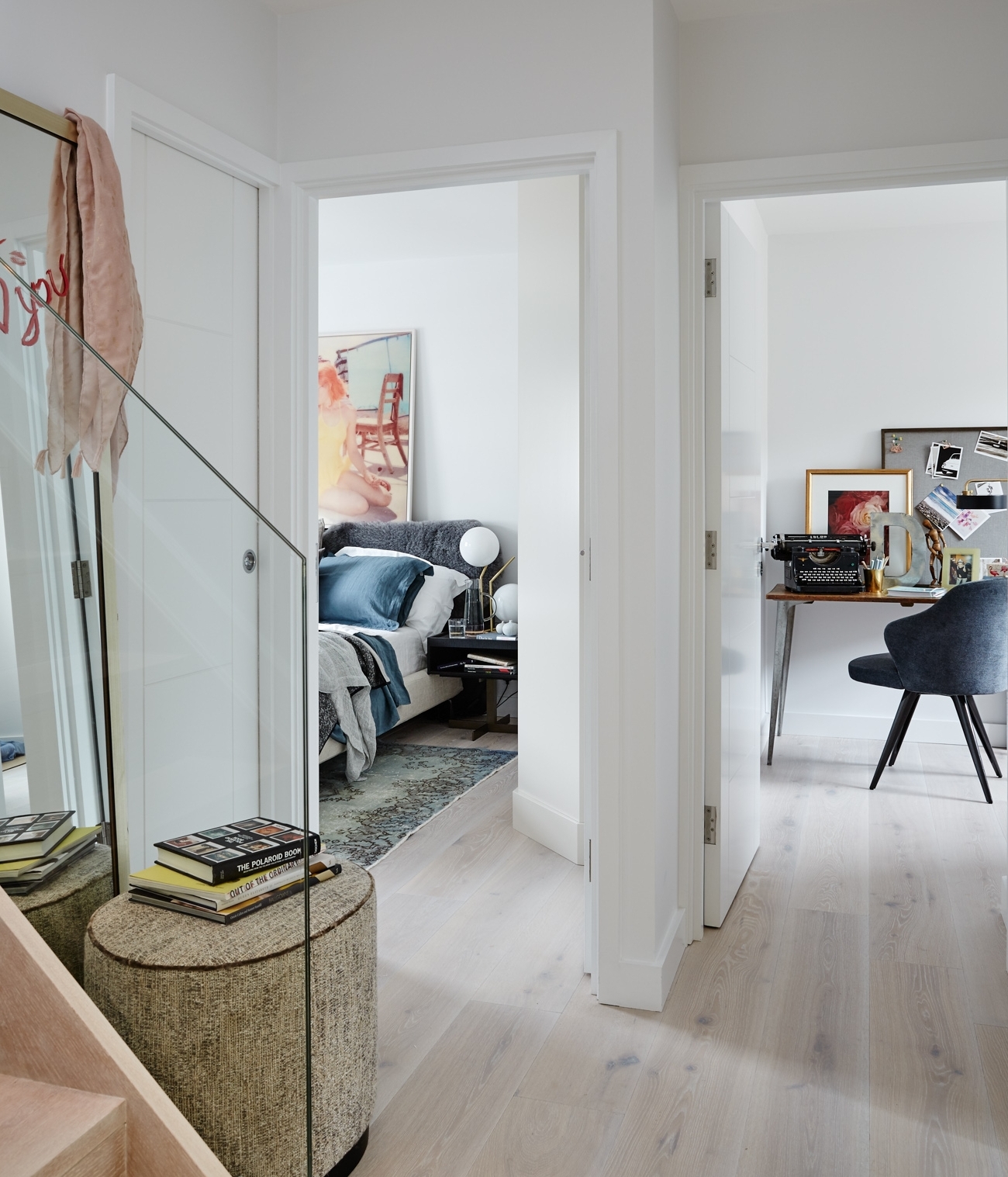 Deze elegante slaapkamer is ingericht als een Parisienne boutique hotel