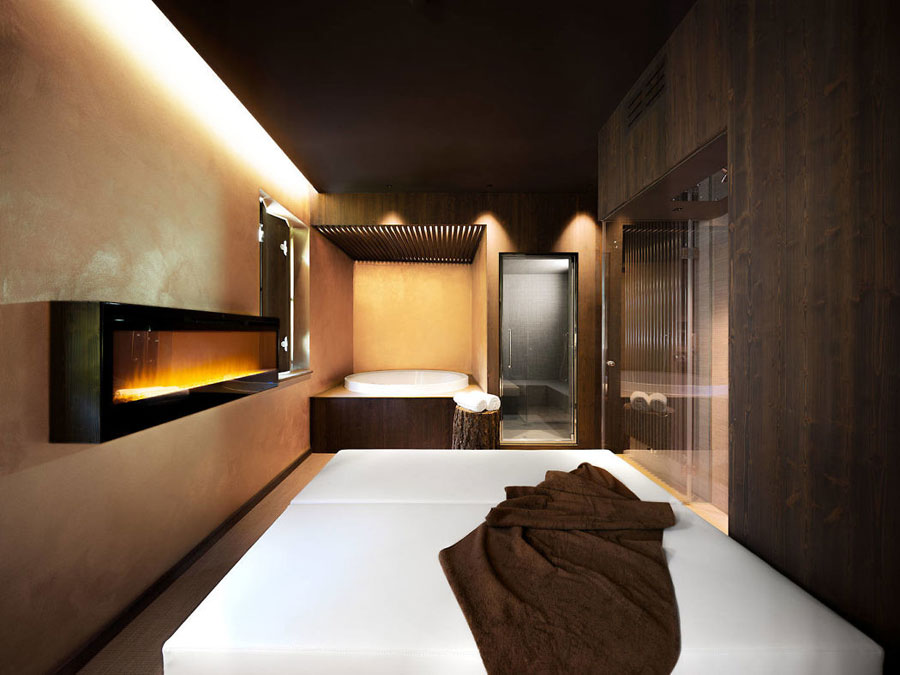 Deze kamer in natuurthema heeft een rond jacuzzi bad, een inloopdouche én een sauna! Deze kamer in natuurthema heeft een rond jacuzzi bad, een inloopdouche én een sauna!