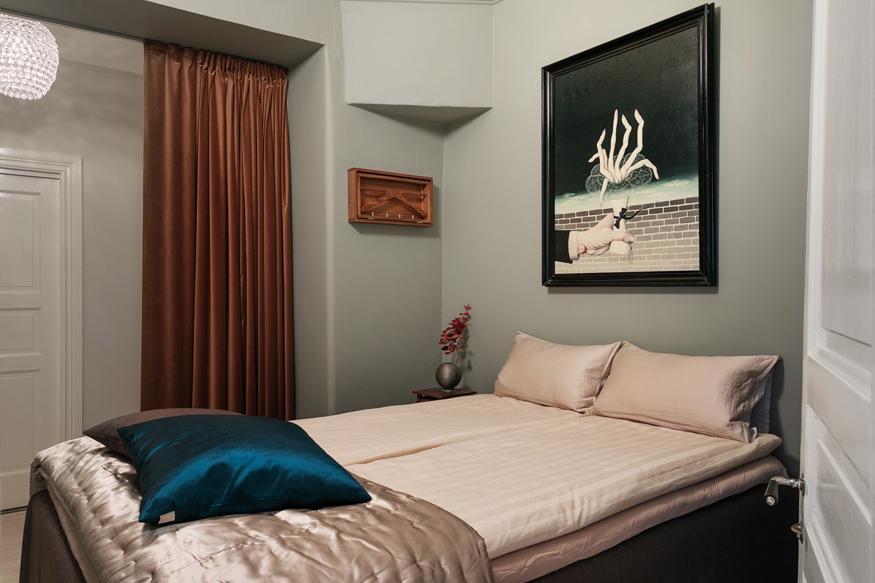 Deze slaapkamer is ingericht als een leuk vintage hotel Deze slaapkamer is ingericht als een leuk vintage hotel