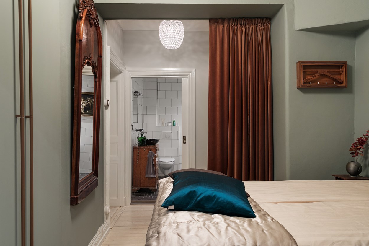 Deze slaapkamer is ingericht als een leuk vintage hotel Deze slaapkamer is ingericht als een leuk vintage hotel
