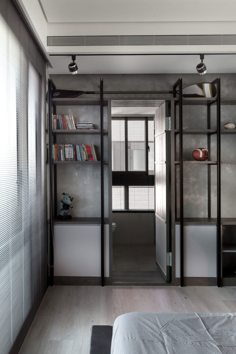 Deze stoere moderne slaapkamer is voorzien van een geheime deur