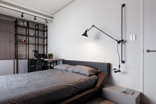 Deze stoere moderne slaapkamer is voorzien van een geheime deur