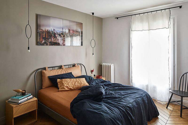 Eclectische slaapkamer met mooie kleuren