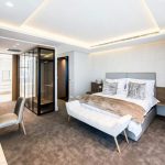 Een echte luxe slaapkamer suite van een penthouse appartement