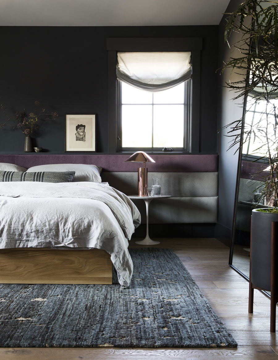 Exclusieve slaapkamer met donkere kleurtinten