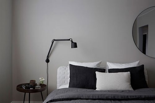 Exclusieve slaapkamer met verschillende tinten grijs