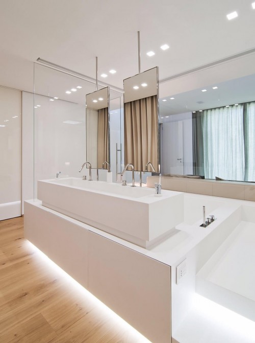 Glazen wand tussen luxe slaapkamer en badkamer Glazen wand tussen luxe slaapkamer en badkamer