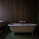 Stijlvol slaapkamer ontwerp met bed in inham