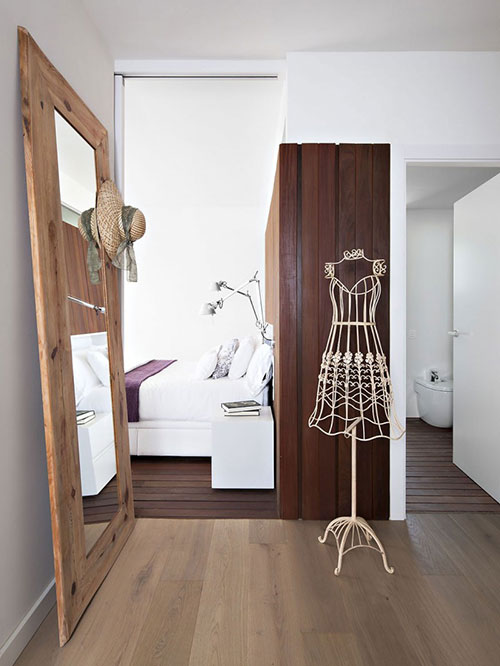 Houten vloer en wand in slaapkamer Houten vloer en wand in slaapkamer