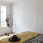 Interieurarchitectenbureau Desjeux Delaye heeft deze klassieke slaapkamer gemoderniseerd