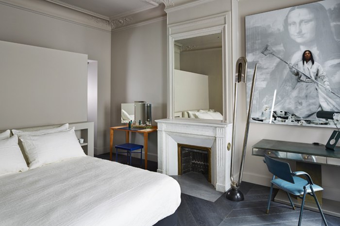 Klassiek, luxe, en super stijlvol ingerichte slaapkamer met inloopkast Klassiek, luxe, en super stijlvol ingerichte slaapkamer met inloopkast