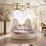 Klassiek rond bed van Stella Marina