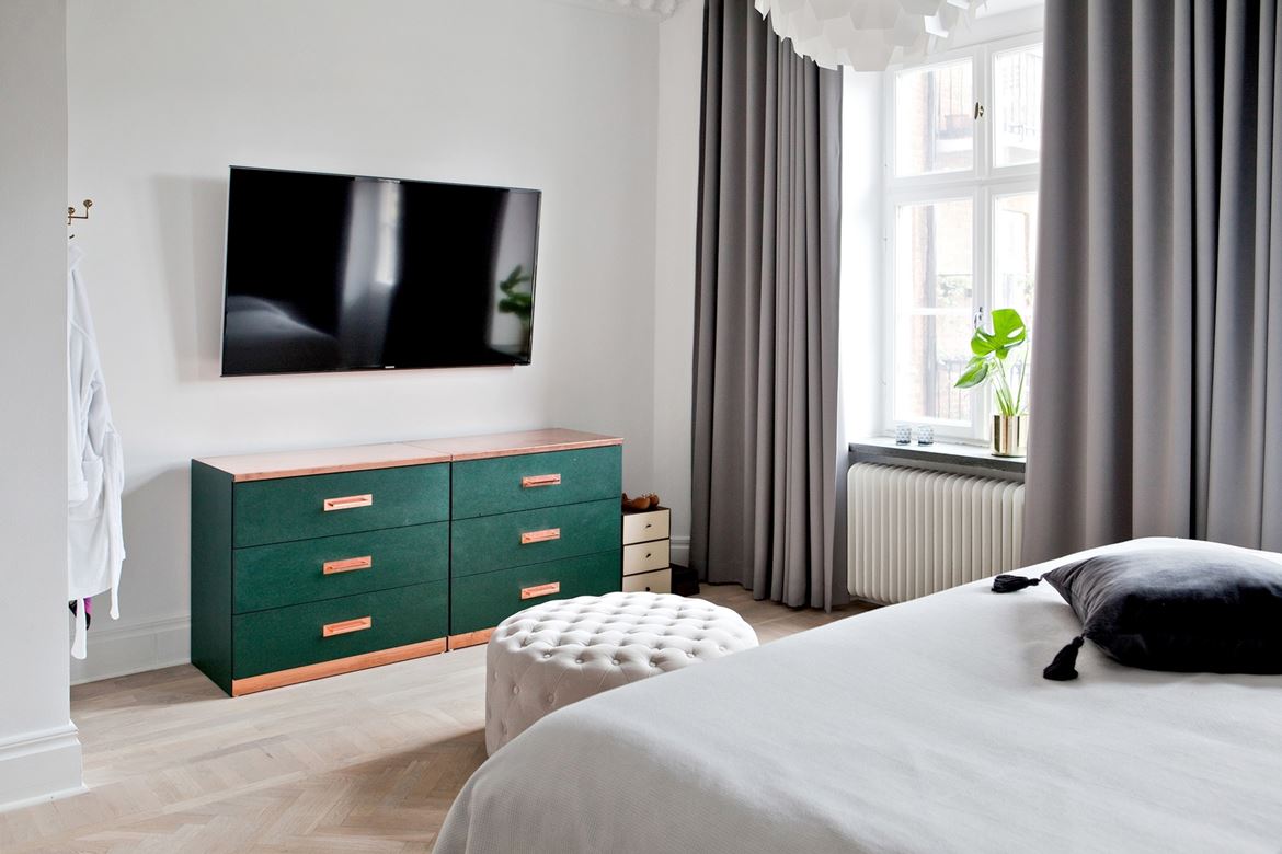 Klassieke slaapkamer met open inloopkast Klassieke slaapkamer met open inloopkast