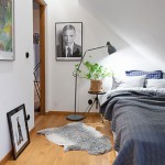 Kleine logeerkamer met schuin dak