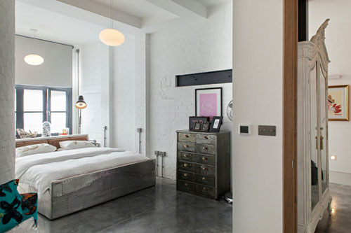 Kleine open slaapkamer met industrieel ontwerp Kleine open slaapkamer met industrieel ontwerp
