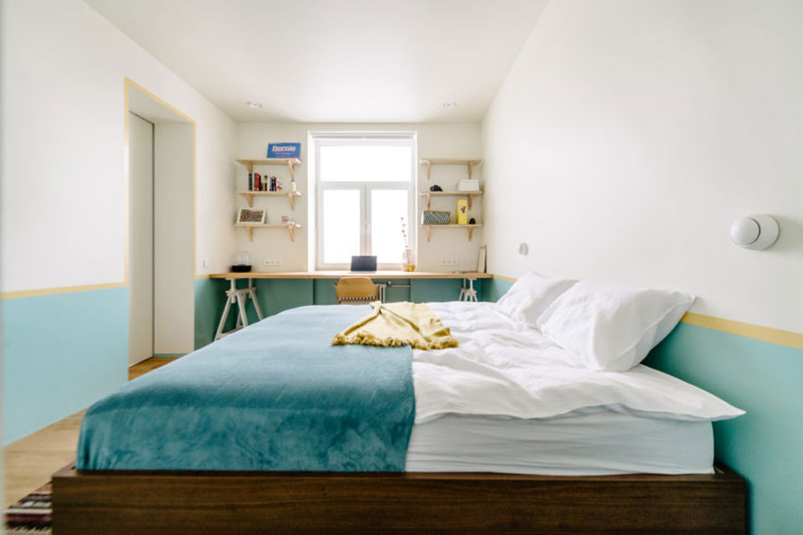 Kleurrijke Scandinavische slaapkamer in Rusland Kleurrijke Scandinavische slaapkamer in Rusland