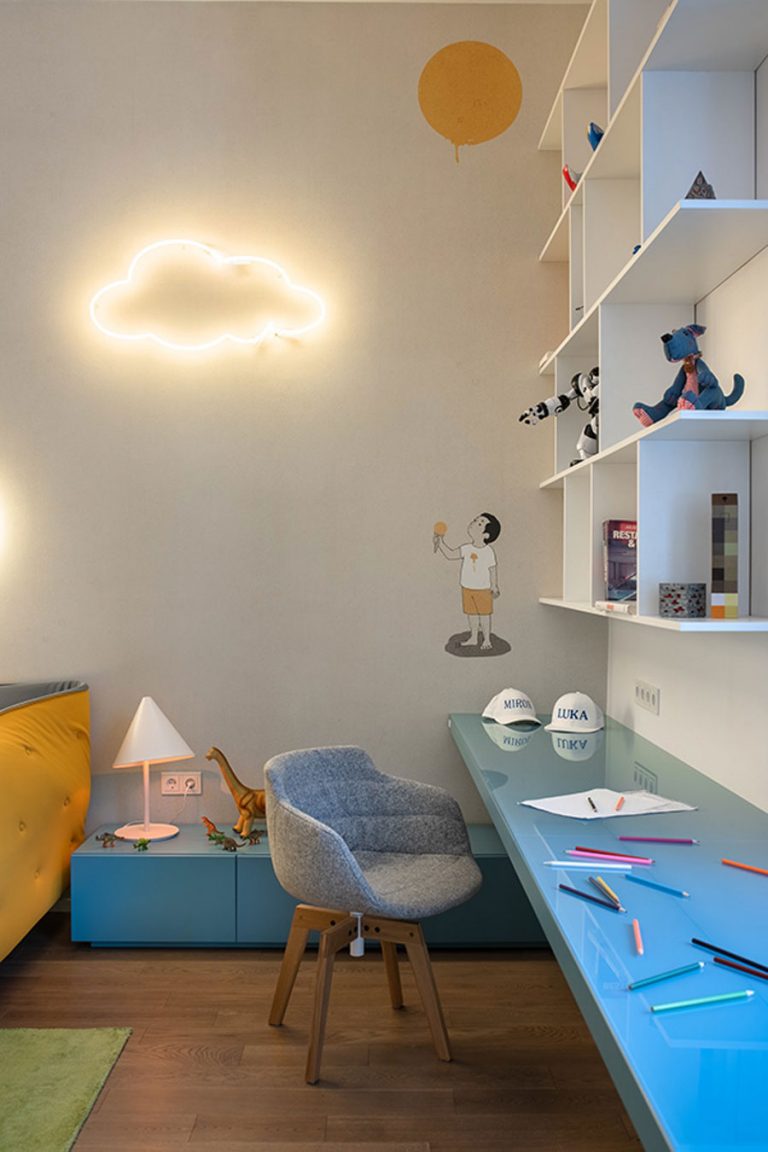 Leuke kinderkamer met entresol speelruimte en werkplek – Slaapkamer ideeën