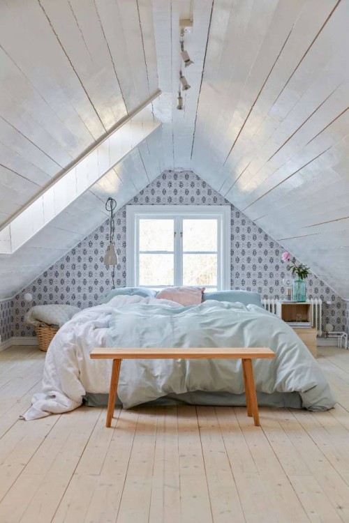 Leuke zolderslaapkamer met puntdak Leuke zolderslaapkamer met puntdak