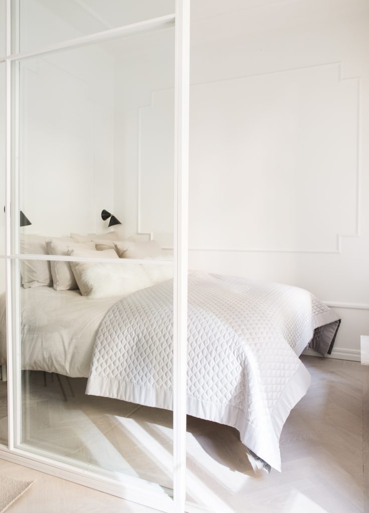 Lichte minimalistische slaapkamer uit Zweden Lichte minimalistische slaapkamer uit Zweden