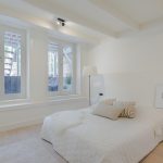 Lichte slaapkamer in souterrain