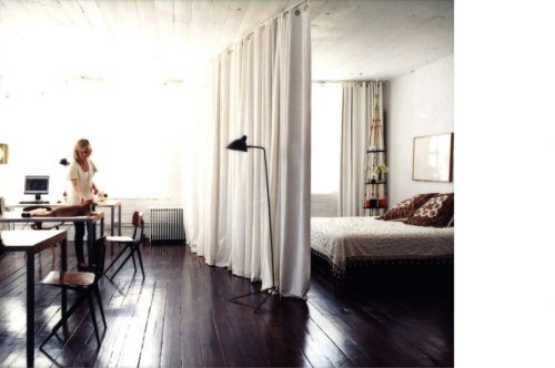 Loft slaapkamer achter gordijn Loft slaapkamer achter gordijn
