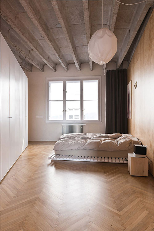 Loft slaapkamer met betonnen plafond