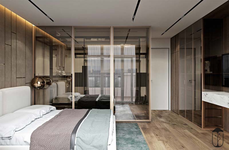 Luxe aardse slaapkamer met glazen inloopkast