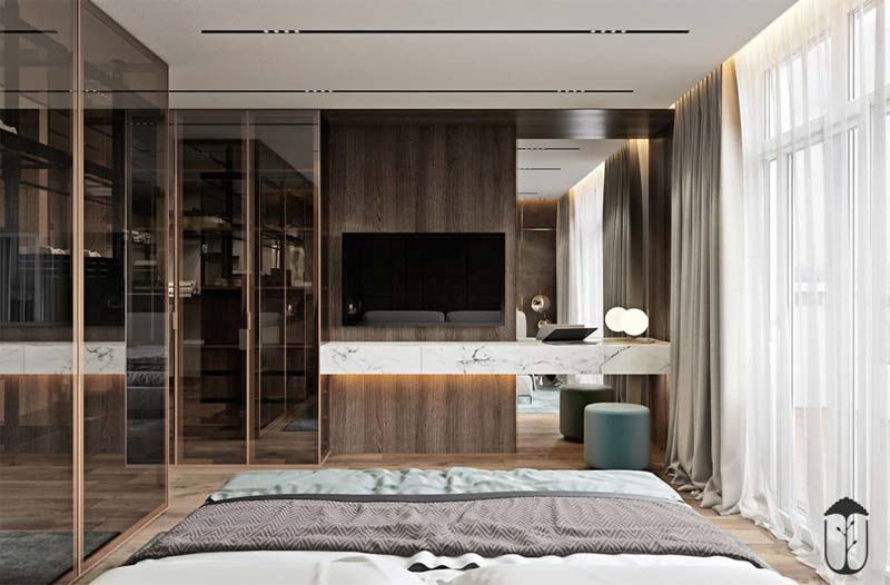 Luxe aardse slaapkamer met glazen inloopkast