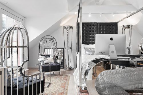 Luxe klassieke slaapkamer in een Scandinavisch appartement