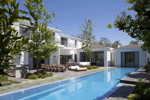 Luxe slaapkamer met toegang tot tuin zwembad Luxe slaapkamer met toegang tot tuin zwembad