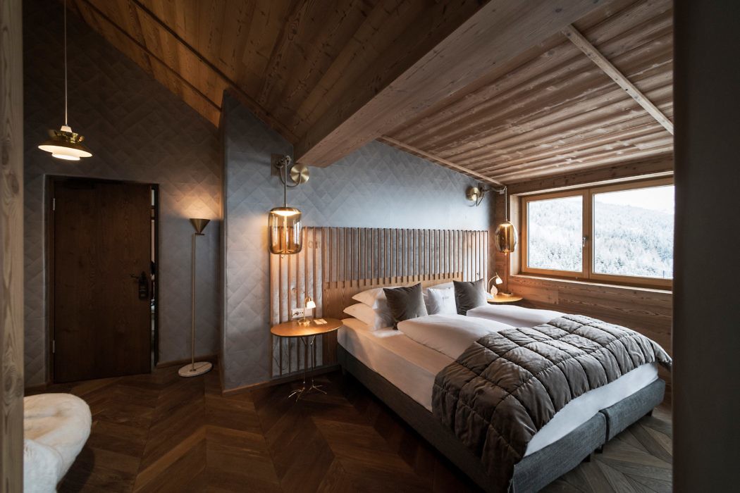 Luxe slaapkamer van een rustiek appartement in de Alpen Luxe slaapkamer van een rustiek appartement in de Alpen