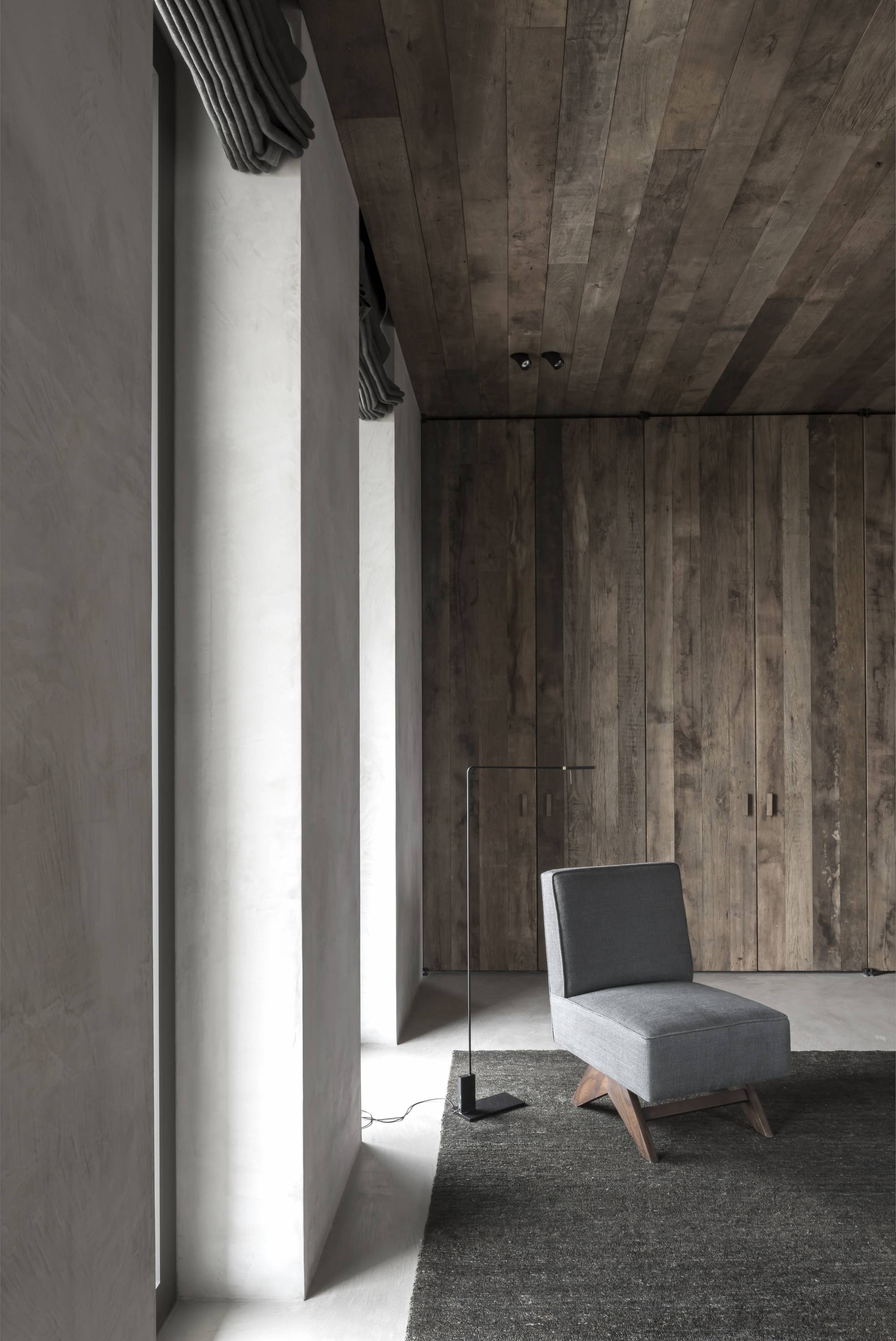 Minimalistisch stoere badkamer met betonlook en drijfhout Minimalistisch stoere badkamer met betonlook en drijfhout