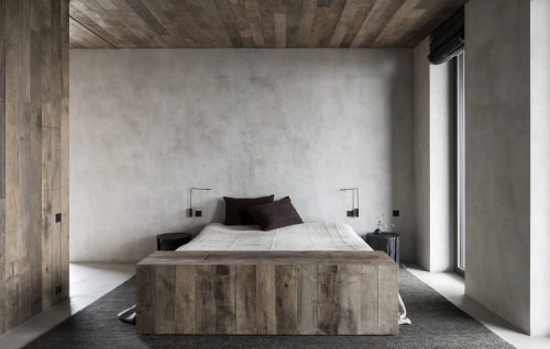 Minimalistisch stoere badkamer met betonlook en drijfhout