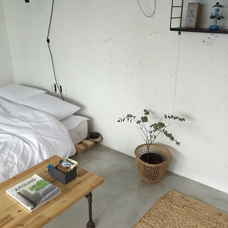 Minimalistisch stoere loft slaapkamer van Sally Minimalistisch stoere loft slaapkamer van Sally
