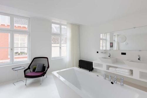 Minimalistisch witte slaapkamer van Zenden hotel Minimalistisch witte slaapkamer van Zenden hotel
