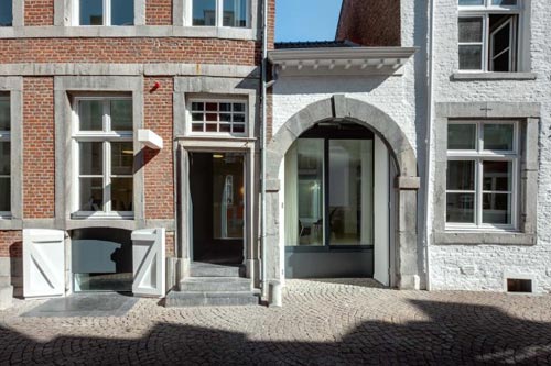 Minimalistisch witte slaapkamer van Zenden hotel Minimalistisch witte slaapkamer van Zenden hotel