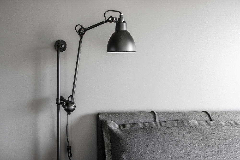 Minimalistische, moderne badkamer met een stoer industrieel tintje Minimalistische, moderne badkamer met een stoer industrieel tintje