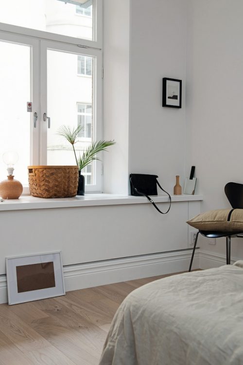 Minimalistische slaapkamer met warme tinten Minimalistische slaapkamer met warme tinten