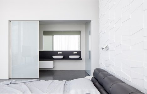 Modern slaapkamer ontwerp met geometrische 3d tegels