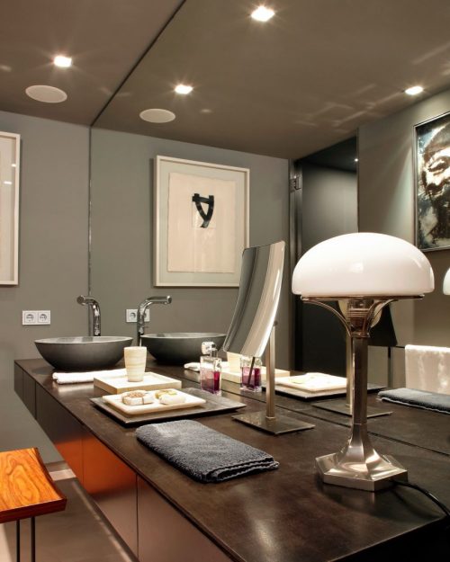 Moderne industriële slaapkamer met oen kledingkast Moderne industriële slaapkamer met oen kledingkast